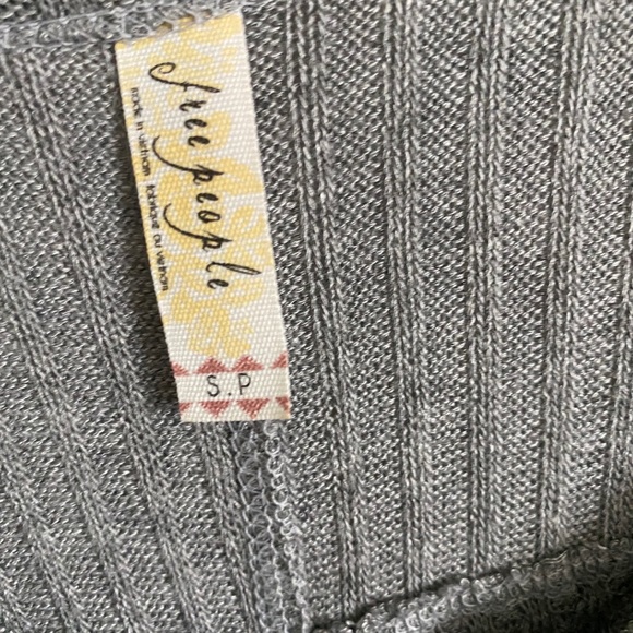 FUN & FLATTERING FREE PEOPLE top! Like NEW💃 - Picture 3 of 8